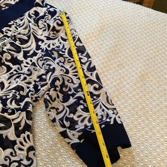 Draper’s & Damon’s 22W Sheer Open Front Topper Jacket Blue White Buroque Design - Picture 11 of 16